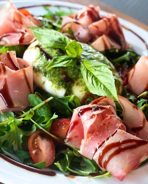 BURRATA E PROSCIUTTO SALAD