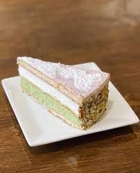 PISTACCHIO E RICOTTA CAKE