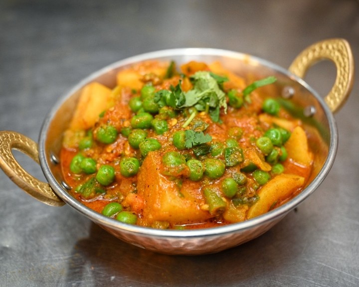 Aloo Matter (Potato & Green Peas)