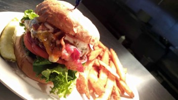 Moo Moo's Burger Barn (Stockton)