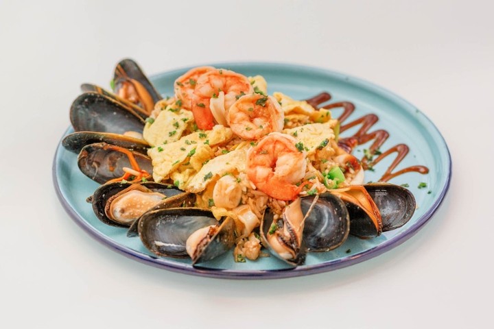 chaufa de mariscos / seafood stir fried rice with amazonic sausauge