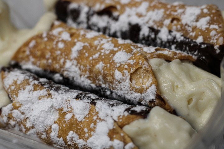 3 Cannoli's