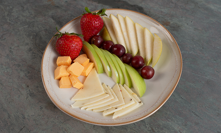 Cheese, Fruit & Crackers Snack Box