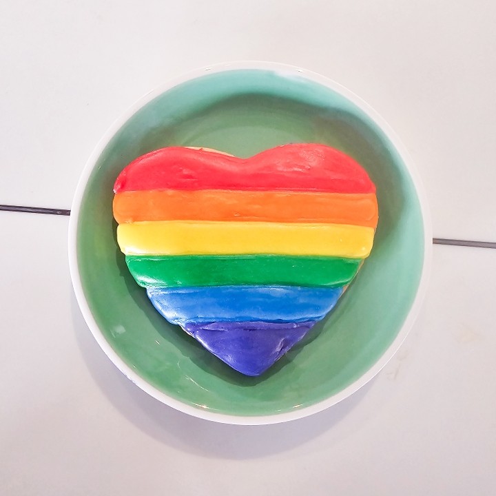 Pride Heart Shortbread Cookie (v)