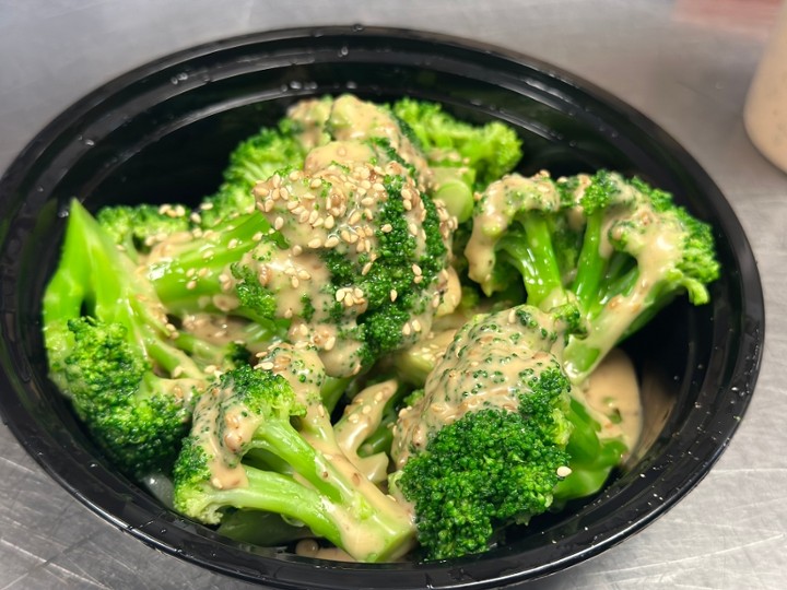 Broccoli with creamy sesame sauce