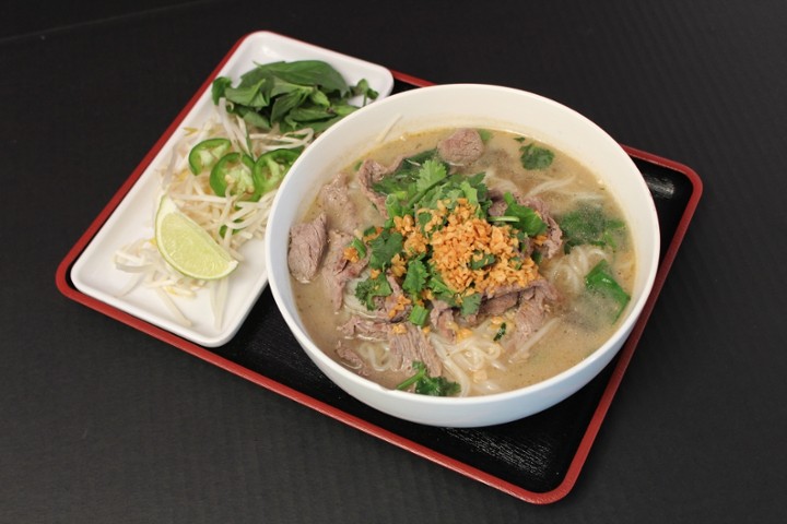 Phó ( Vietnamese Noodle Soup)