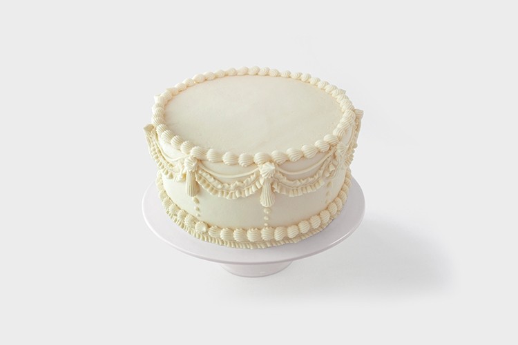 White Vintage Cake