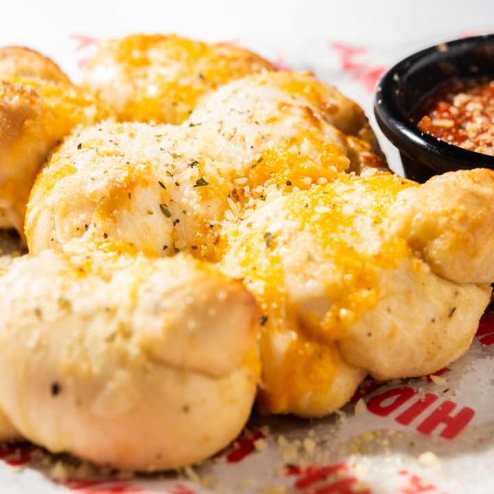 Garlic Knots With Cheese