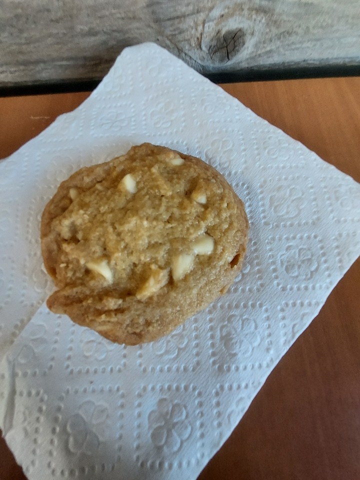 White Chocolate Macadamia cookie