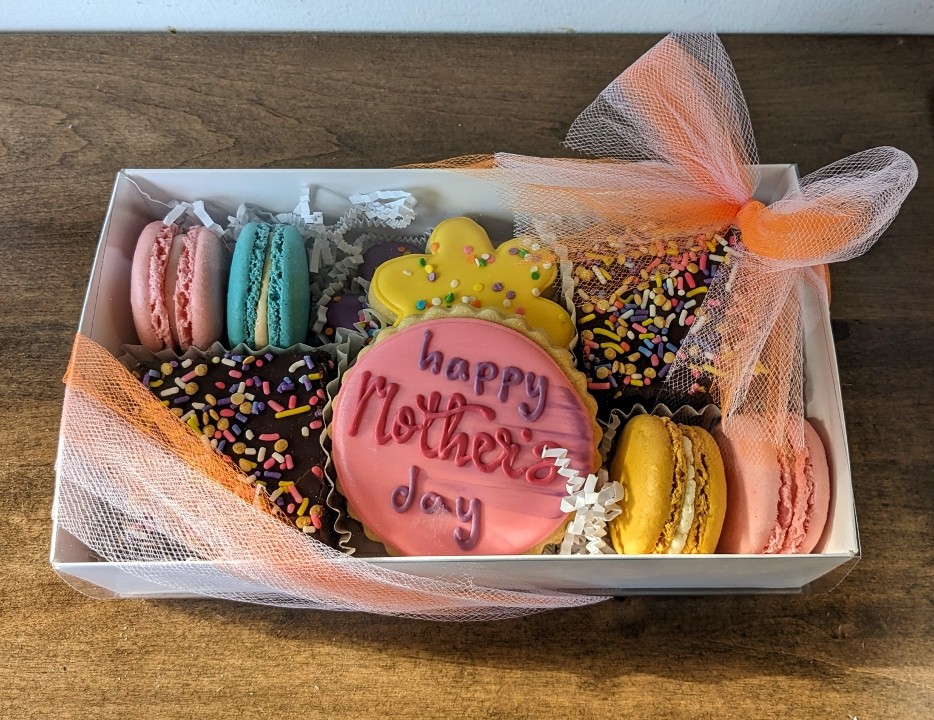 Assorted Holiday Dessert Box (Mother's Day)