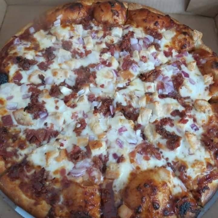 18" BBQ CHICKEN PIZZA