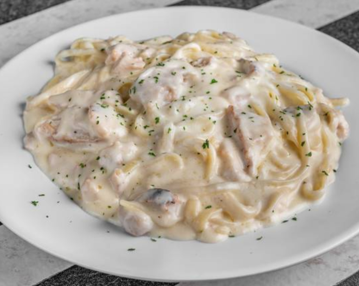 Fettuccine Alfredo w/Chicken