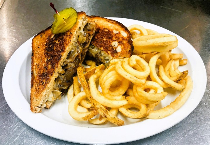 Patty Melt, Fries/Tots & Drink*