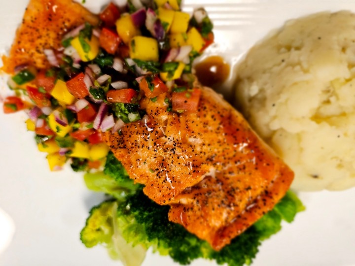 R14 Grilled Salmon