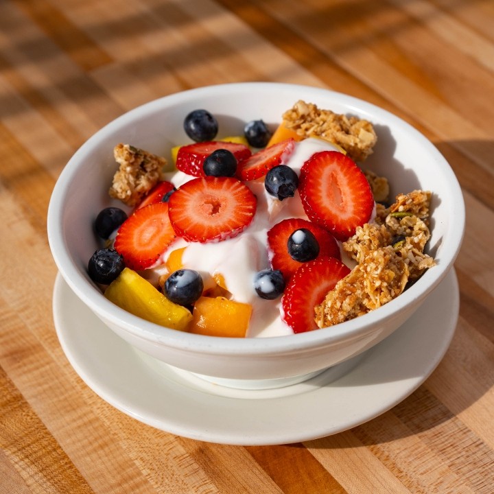 Granola Parfait (granola, berries, plain yogurt) (gf)