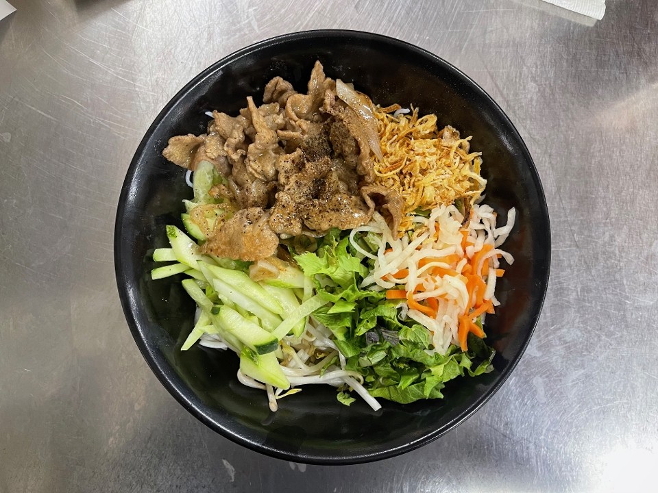 Bun Bo Xao - Noodles w/ Stir Fried Beef