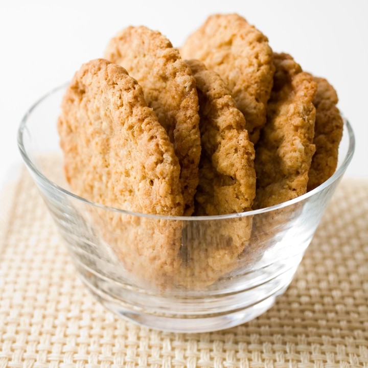 Thin and Crispy Oatmeal Cookie Without Raisins