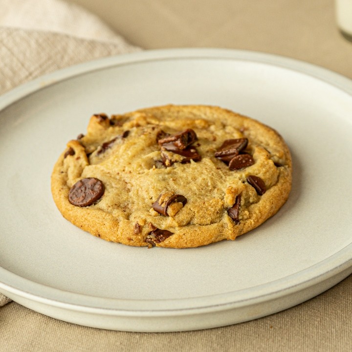 Fresh Baked Cookie - Chocolate Chip