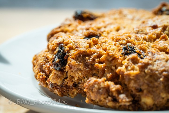 OATMEAL & RAISIN COOKIE