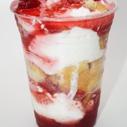 Strawberry Shortcake Trifle (Cake Cup)