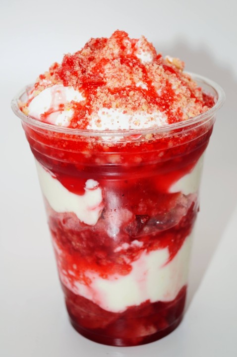 Cream Cheese Strawberry Crunch Trifle (Cake Cup)