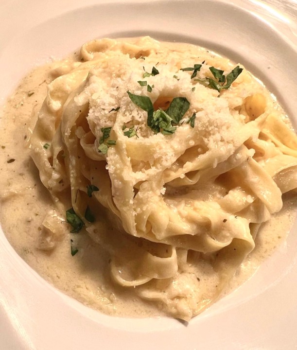 FETTUCINE ALFREDO*