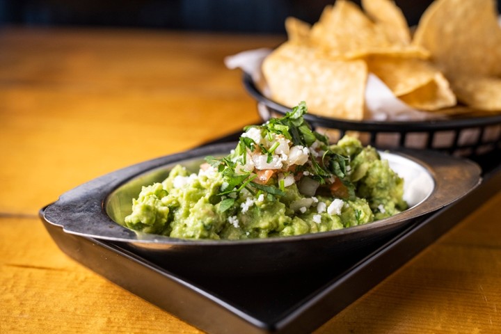 GUAC AND CHIPS
