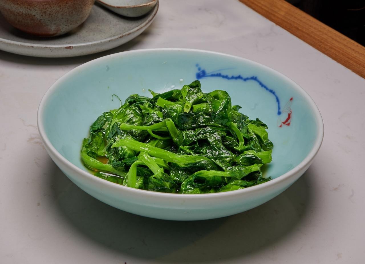 Pea Shoots in Chinese Wine Sauce 酒香豆苗