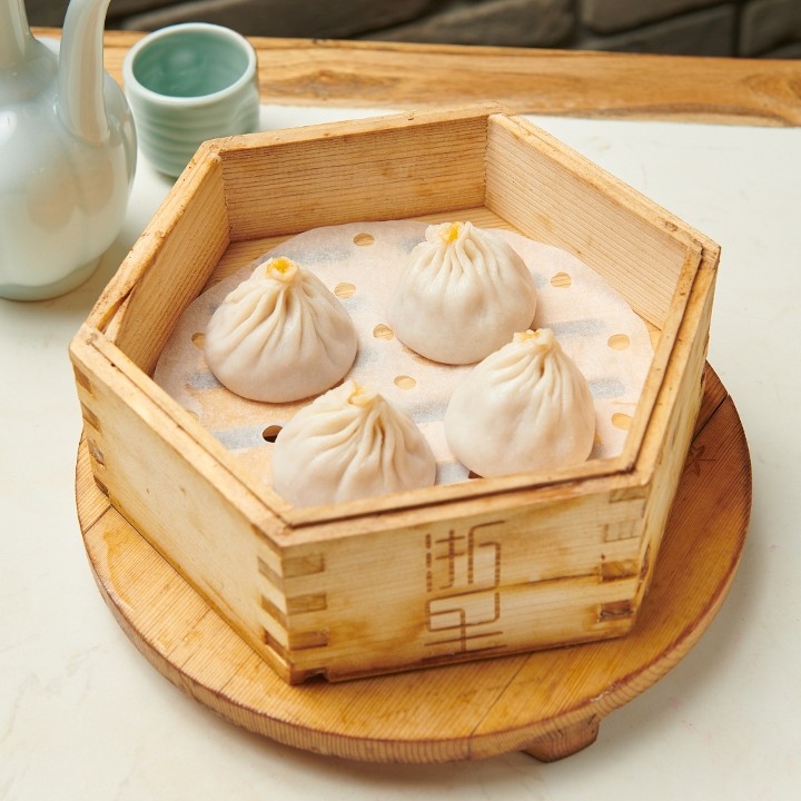 Crab Meat Pork Soup Dumplings 蟹粉小笼包