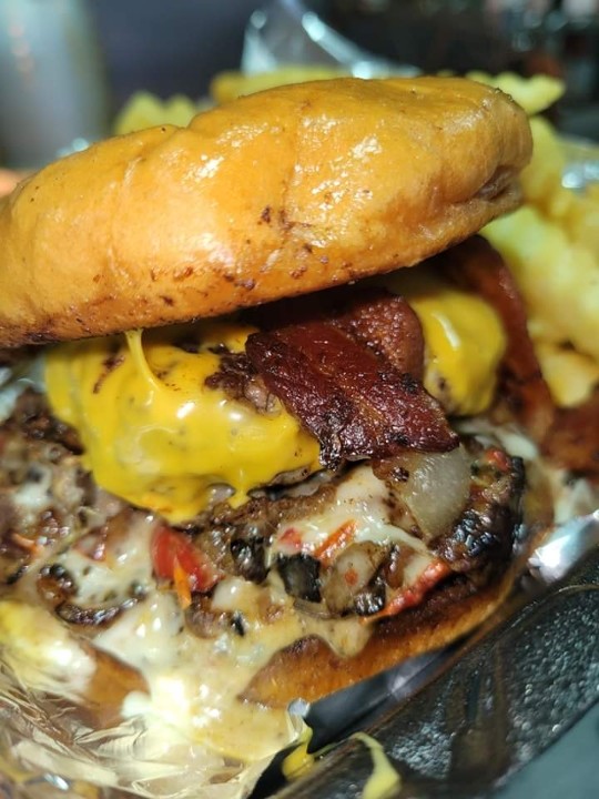 PHILLY CHEESE STEAK BURGER