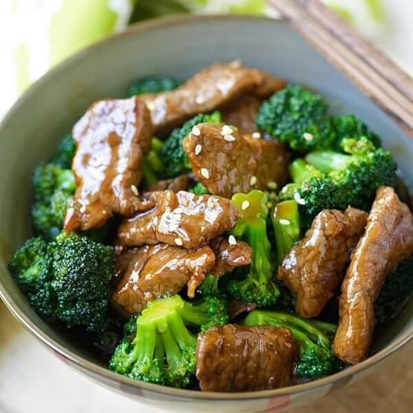 Flank Steak Stir-Fried W. Broccoli 牛肉炒芥兰