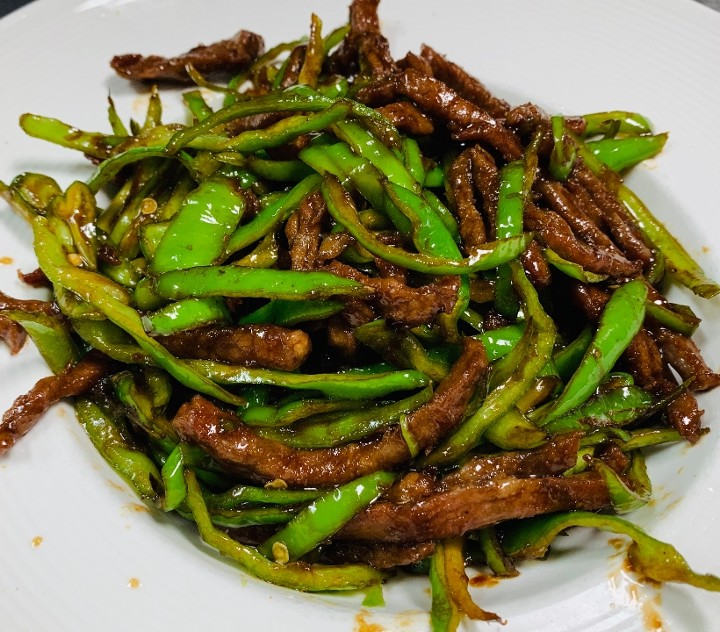 Shredded Beef w. Hot Peppers & Onion 小椒牛肉丝