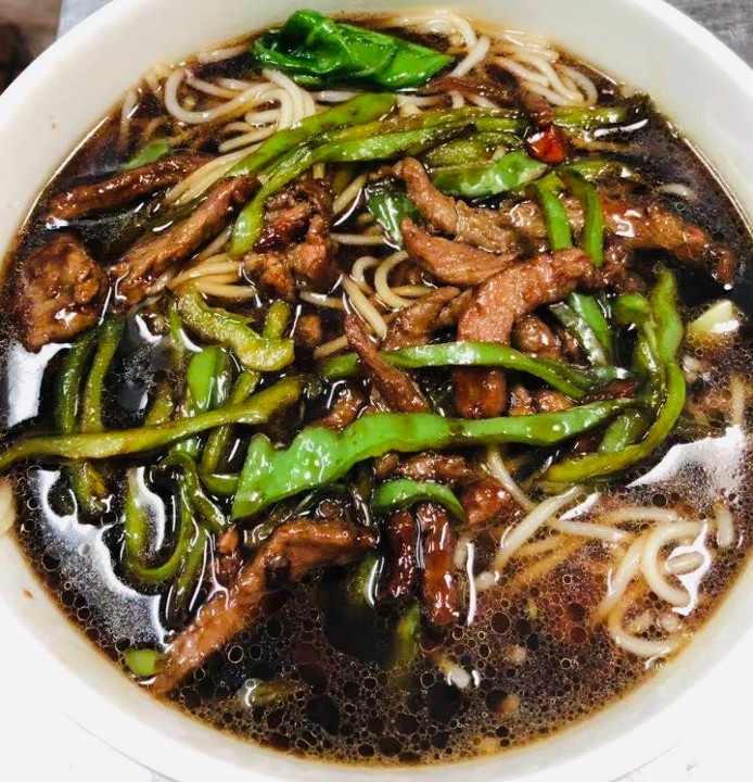 Beef w. Hot Pepper Noodle Soup 小椒牛肉丝汤面