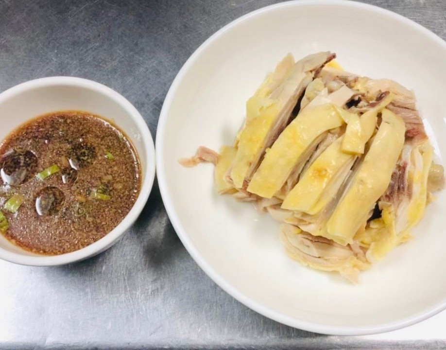 Chilled Chicken with Special Soy Sauce 福园三黃鸡