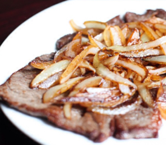 Bistec Encebollado