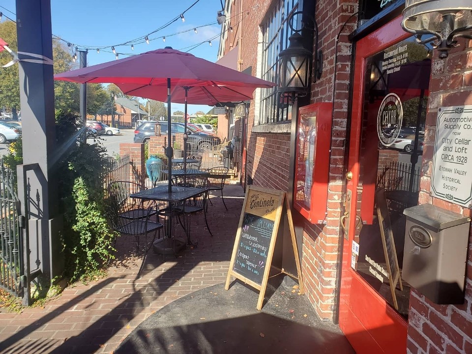 The City Cellar 110 S Museum Dr