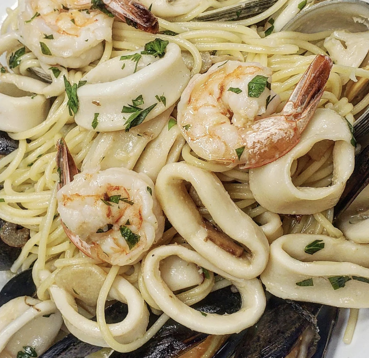 Spaghetti with Mixed Seafood Fra Diavolo