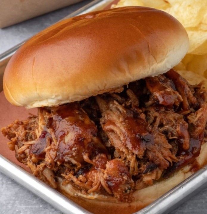 Smoked Pulled Chicken w/chips