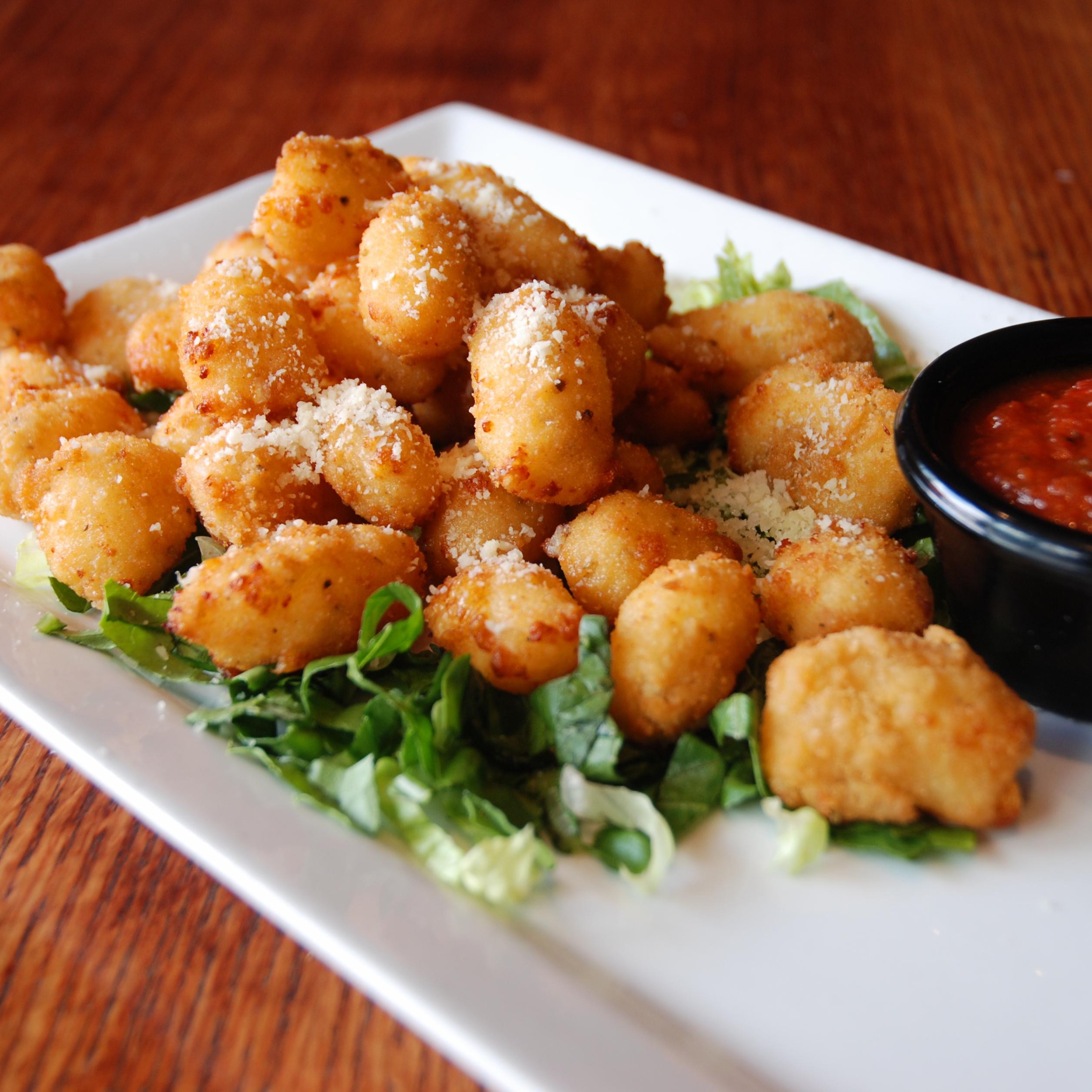 FRESH, SQUEAKY WISCONSIN CHEDDAR CHEESE CURDS