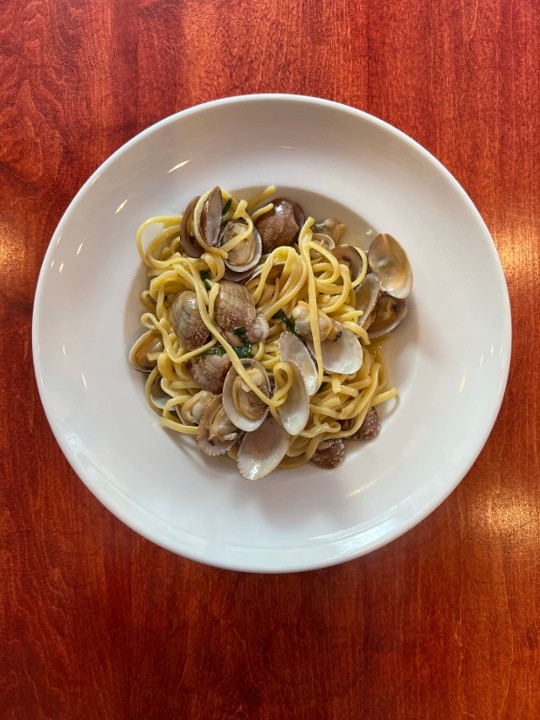 Linguini con Vongole alla Napoletana