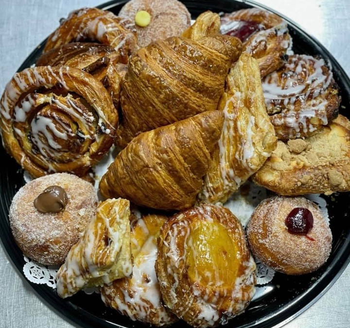 Box of 9 Assorted Danishes