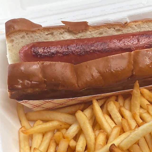 Hot dog w/Fries