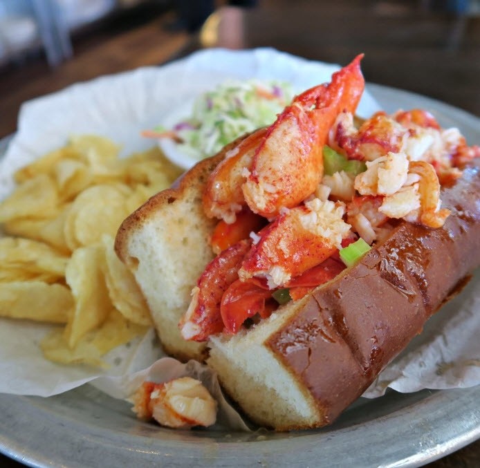 NAKED LOBSTER ROLL