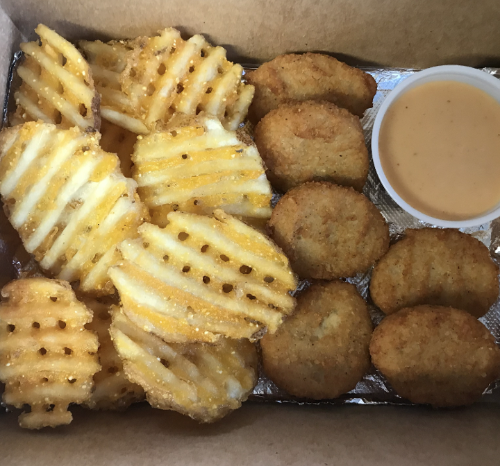 6 Piece Combo (Nuggets, Fries, Sauce)