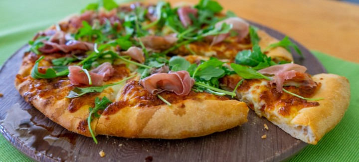 Romeo & Juliet Pizza with Arugula, Prosciutto & Burrata