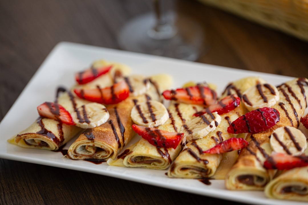 Breakfast Crepes with Nutella and Fruits