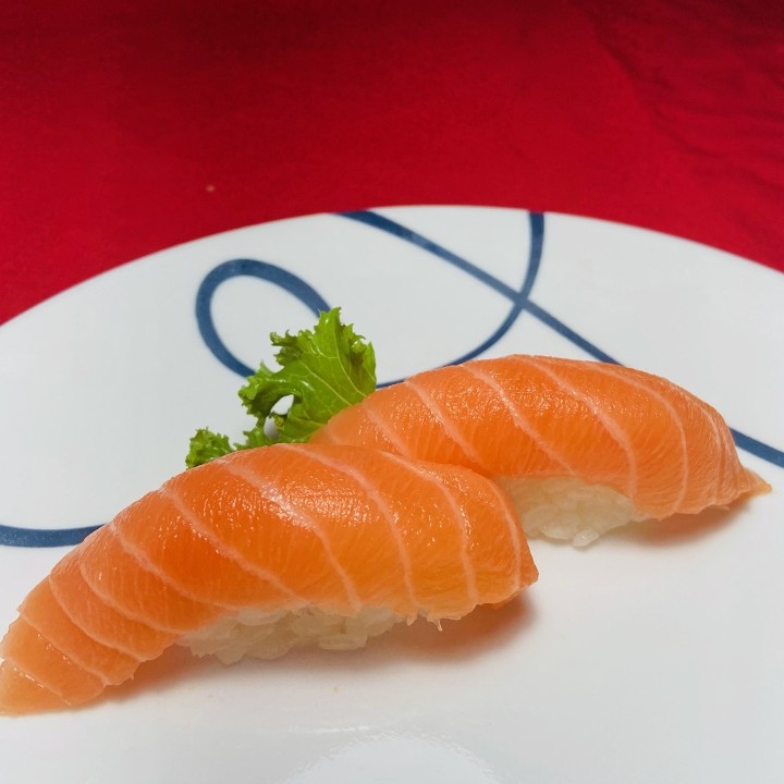 Salmon (Sake) Sushi*