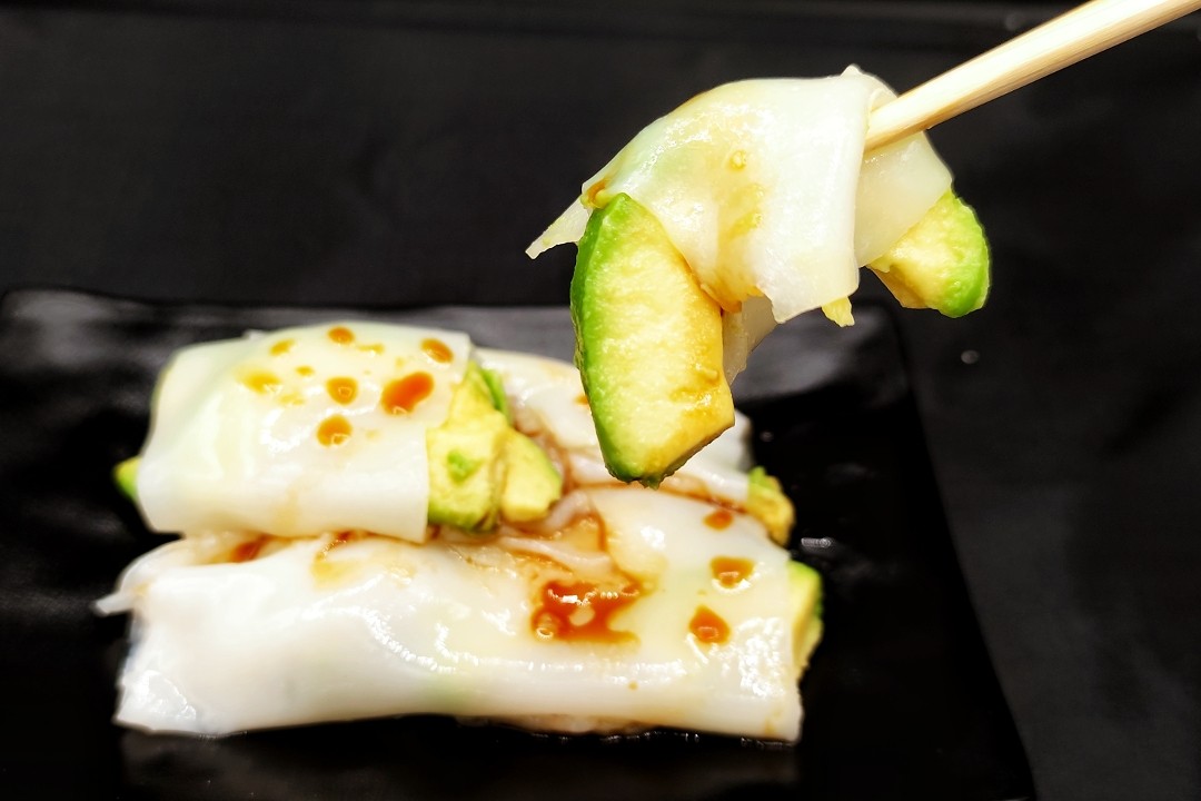 R4. Steamed Avocado Rice Roll 牛油果拉腸