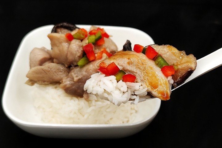 N3. Chicken Mushroom Steamed Rice 滑雞飯套餐
