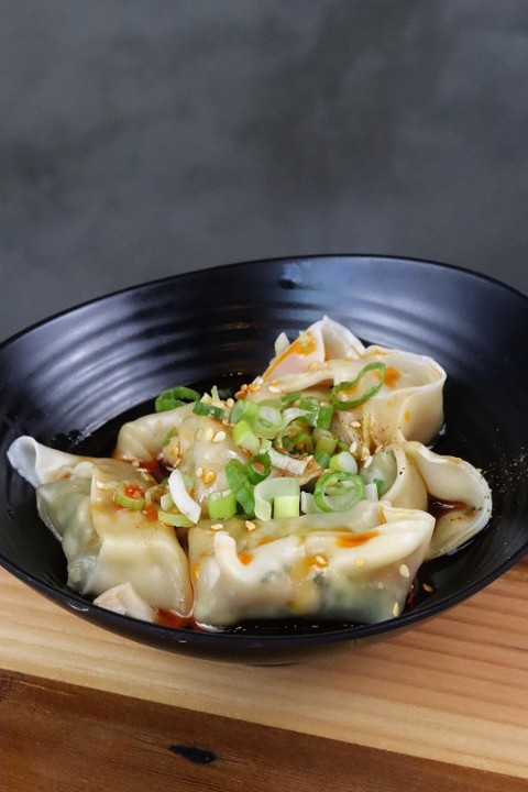 Chicken Veggie Wonton w/ Chili Sauce 红油菜肉大馄饨